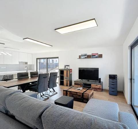 Penthouse T2 Exclusiva com Amplas Varandas e Vista Rio - Vila Real de Santo António