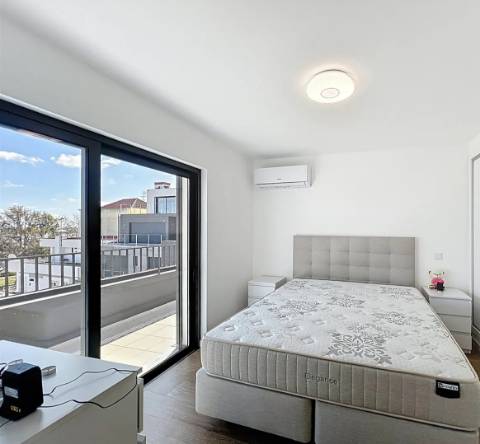 Penthouse T2 Exclusiva com Amplas Varandas e Vista Rio - Vila Real de Santo António