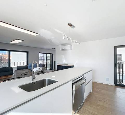 Penthouse T2 Exclusiva com Amplas Varandas e Vista Rio - Vila Real de Santo António