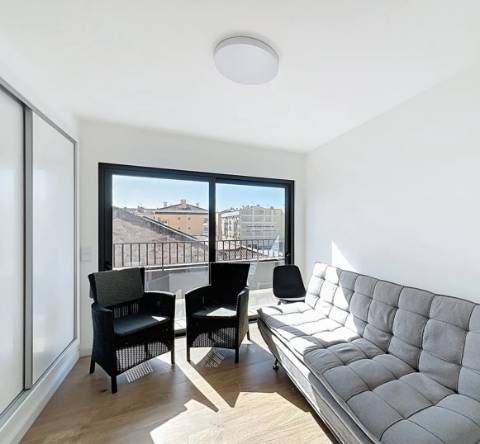 Penthouse T2 Exclusiva com Amplas Varandas e Vista Rio - Vila Real de Santo António