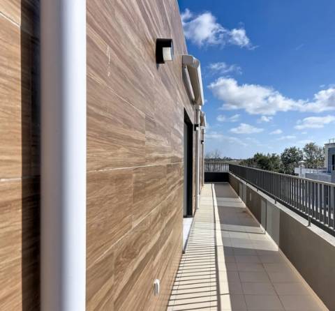 Penthouse T2 Exclusiva com Amplas Varandas e Vista Rio - Vila Real de Santo António