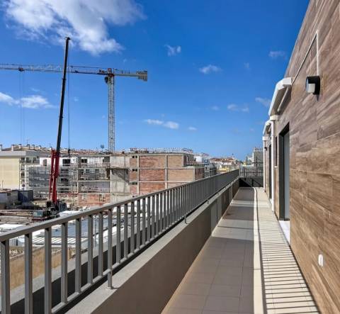 Penthouse T2 Exclusiva com Amplas Varandas e Vista Rio - Vila Real de Santo António