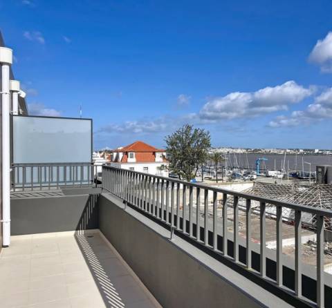Penthouse T2 Exclusiva com Amplas Varandas e Vista Rio - Vila Real de Santo António