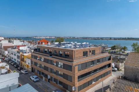 Penthouse T2 Exclusiva com Amplas Varandas e Vista Rio - Vila Real de Santo António