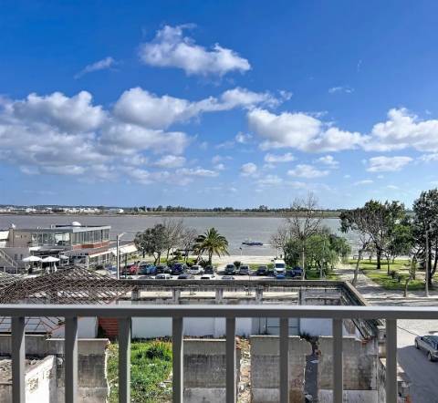 Penthouse T2 Exclusiva com Amplas Varandas e Vista Rio - Vila Real de Santo António