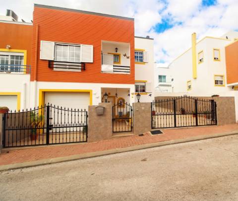 Moradia T4 em Urbanização Tranquila, em Tavira