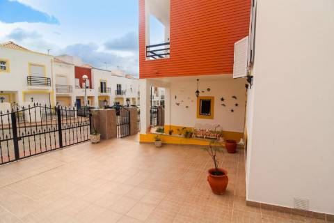 Moradia T4 em Urbanização Tranquila, em Tavira