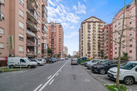 Armazém com montra na Tapada das Mercês, Sintra