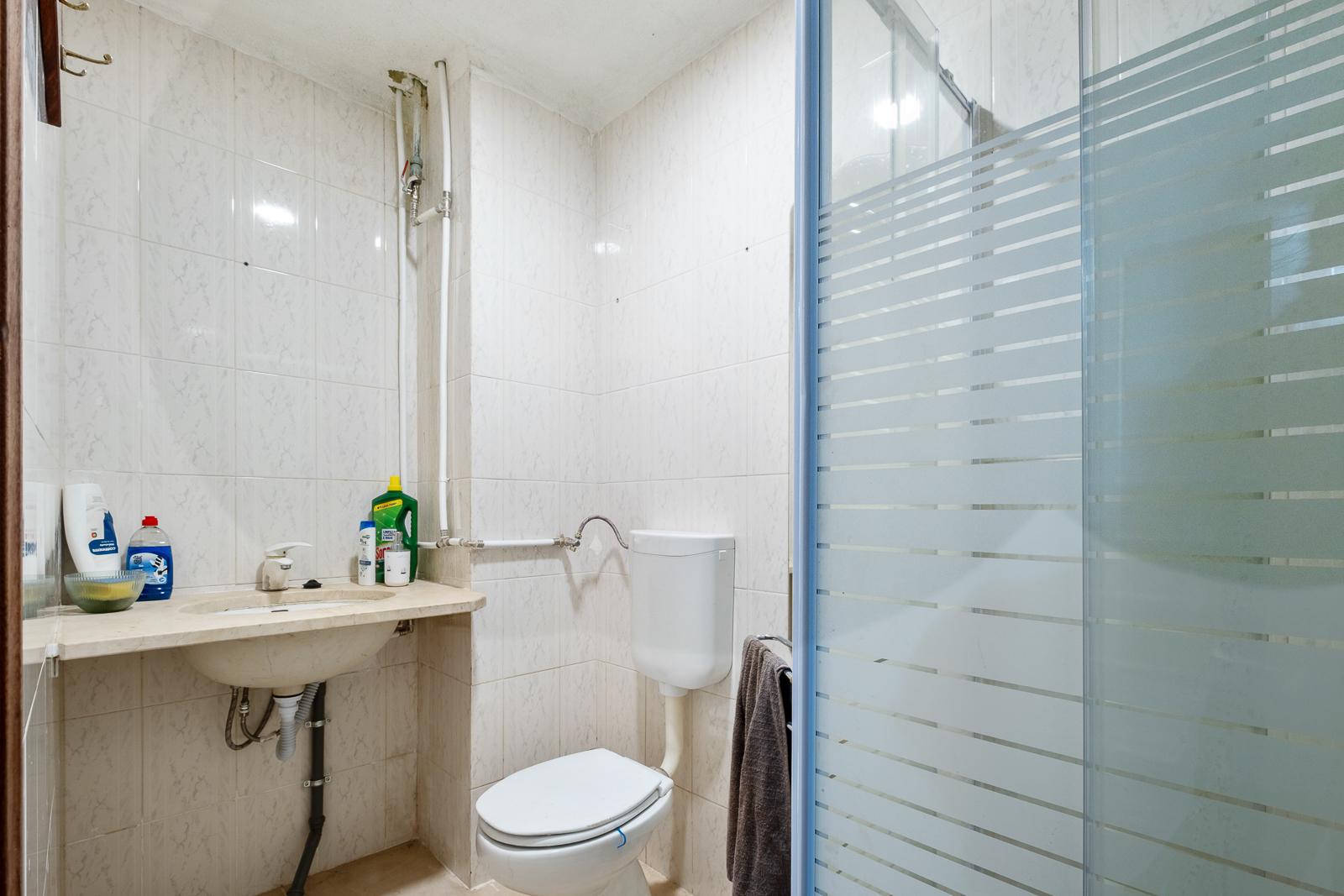 Armazém com montra na Tapada das Mercês, Sintra