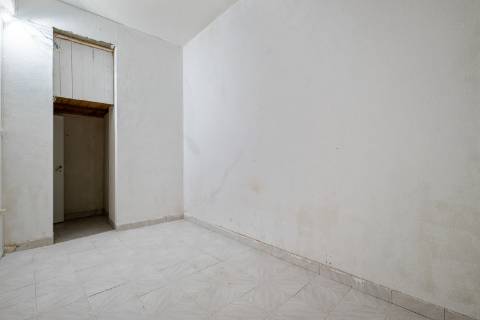 Armazém com montra na Tapada das Mercês, Sintra