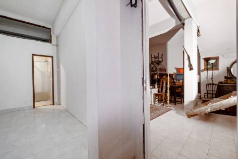 Armazém com montra na Tapada das Mercês, Sintra