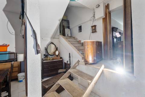 Armazém com montra na Tapada das Mercês, Sintra