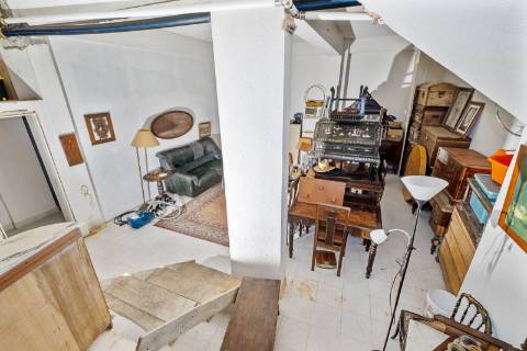 Armazém com montra na Tapada das Mercês, Sintra