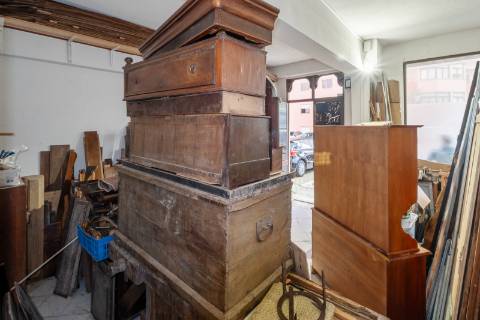 Armazém com montra na Tapada das Mercês, Sintra