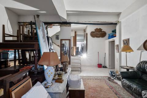 Armazém com montra na Tapada das Mercês, Sintra