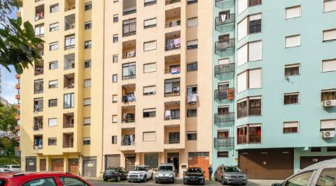 Armazém com montra na Tapada das Mercês, Sintra