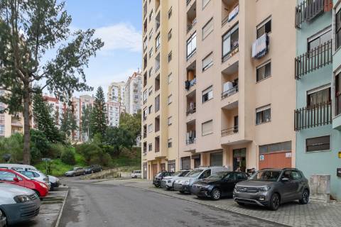 Armazém com montra na Tapada das Mercês, Sintra