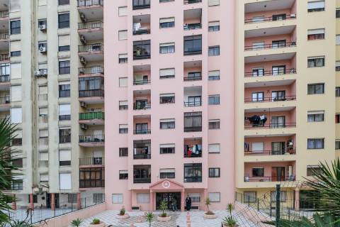 Armazém com montra na Tapada das Mercês, Sintra