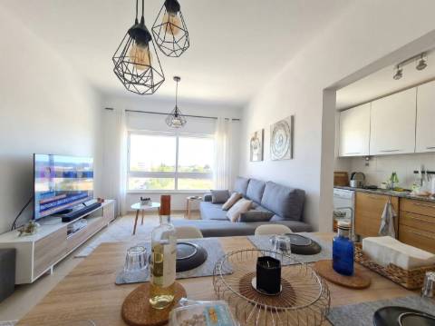 Conceição de Tavira, Apartamento T2 em Prédio com Piscina.