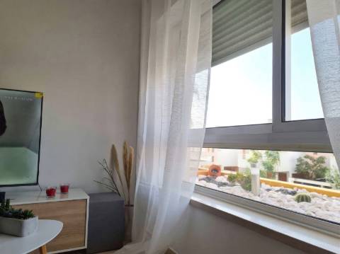 Conceição de Tavira, Apartamento T2 em Prédio com Piscina.