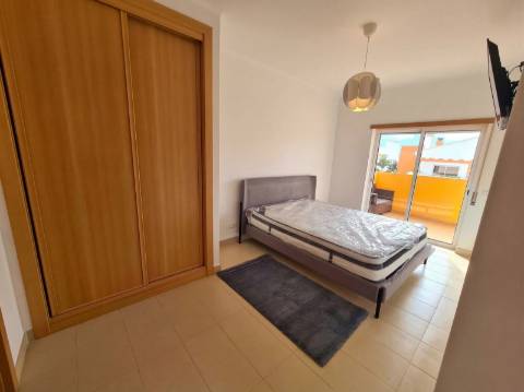 Conceição de Tavira, Apartamento T2 em Prédio com Piscina.