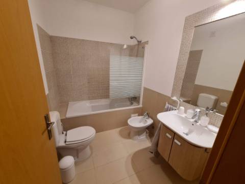 Conceição de Tavira, Apartamento T2 em Prédio com Piscina.