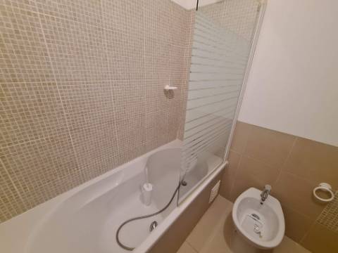 Conceição de Tavira, Apartamento T2 em Prédio com Piscina.