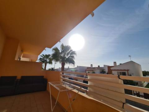 Conceição de Tavira, Apartamento T2 em Prédio com Piscina.