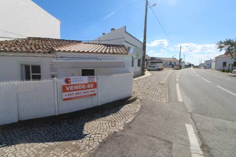 Encantadora moradia T1 totalmente remodelada, vendida mobilada e equipada, pronta a habitar!