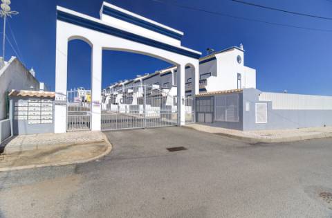 Moradia T2+1 em Cacela em Condomínio Fechado com Piscina