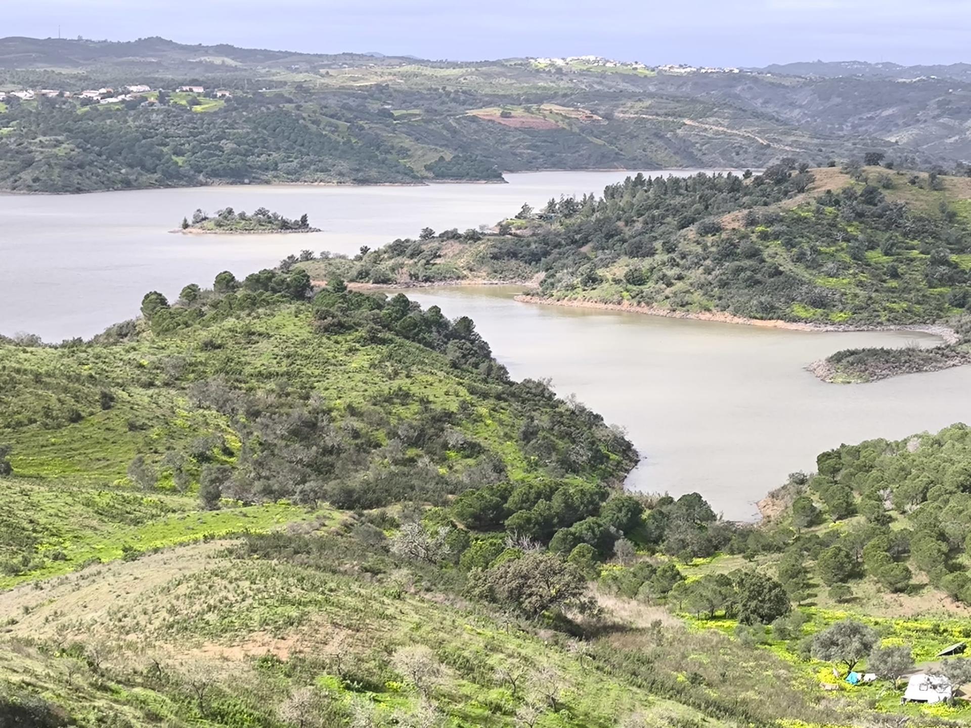 TERRENO COM 57.240 M2 - COM DOIS FUROS DE ÁGUA - PROXIMO A BARRAGEM DO BELICHE - SENTINELA - CASTRO MARIM - ALGARVE