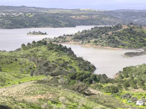 TERRENO COM 57.240 M2 - COM DOIS FUROS DE ÁGUA - PROXIMO A BARRAGEM DO BELICHE - SENTINELA - CASTRO MARIM - ALGARVE