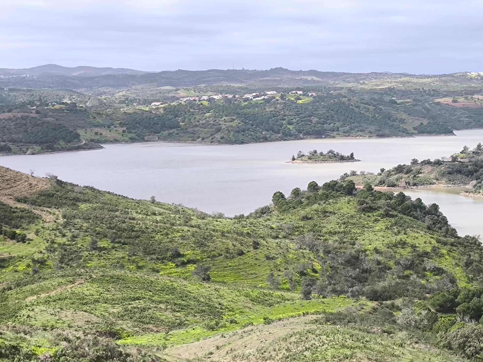 TERRENO COM 57.240 M2 - COM DOIS FUROS DE ÁGUA - PROXIMO A BARRAGEM DO BELICHE - SENTINELA - CASTRO MARIM - ALGARVE