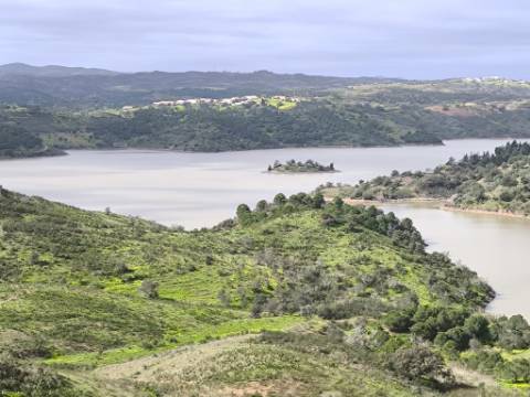 TERRENO COM 57.240 M2 - COM DOIS FUROS DE ÁGUA - PROXIMO A BARRAGEM DO BELICHE - SENTINELA - CASTRO MARIM - ALGARVE