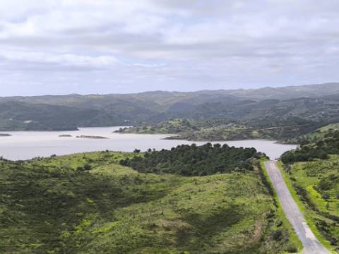 TERRENO COM 57.240 M2 - COM DOIS FUROS DE ÁGUA - PROXIMO A BARRAGEM DO BELICHE - SENTINELA - CASTRO MARIM - ALGARVE