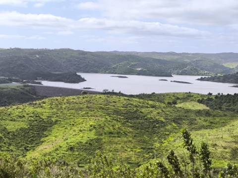 TERRENO COM 57.240 M2 - COM DOIS FUROS DE ÁGUA - PROXIMO A BARRAGEM DO BELICHE - SENTINELA - CASTRO MARIM - ALGARVE