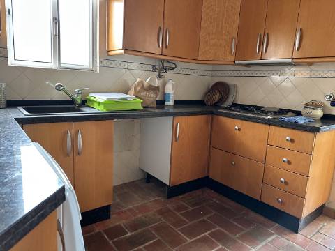 Moradia térrea T3 no centro de Moncarapacho com garagem!