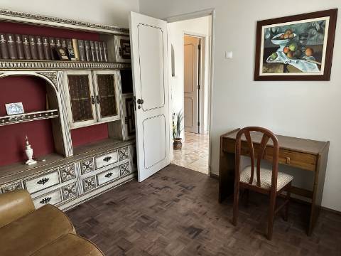 Moradia térrea T3 no centro de Moncarapacho com garagem!