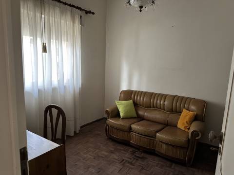 Moradia térrea T3 no centro de Moncarapacho com garagem!