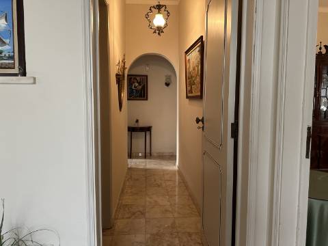 Moradia térrea T3 no centro de Moncarapacho com garagem!