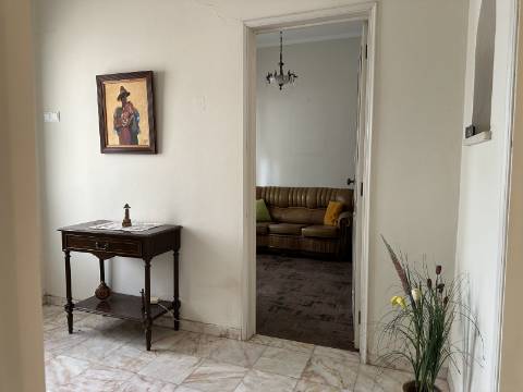 Moradia térrea T3 no centro de Moncarapacho com garagem!