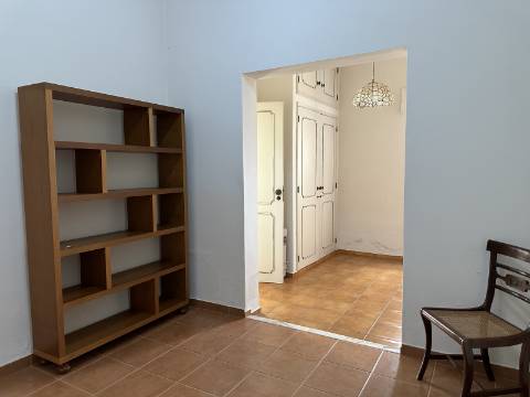 Moradia térrea T3 no centro de Moncarapacho com garagem!