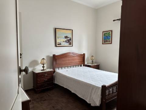 Moradia térrea T3 no centro de Moncarapacho com garagem!