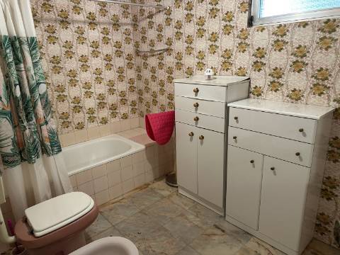 Moradia térrea T3 no centro de Moncarapacho com garagem!