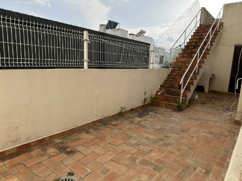 Moradia térrea T3 no centro de Moncarapacho com garagem!