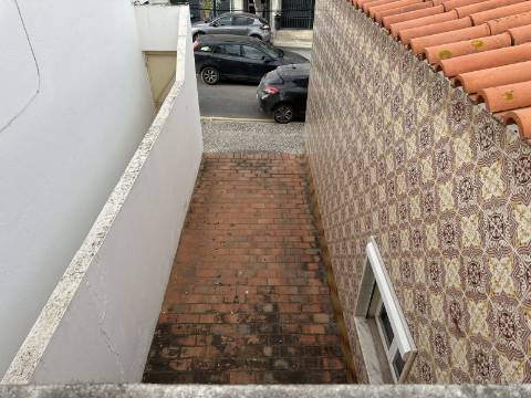 Moradia térrea T3 no centro de Moncarapacho com garagem!