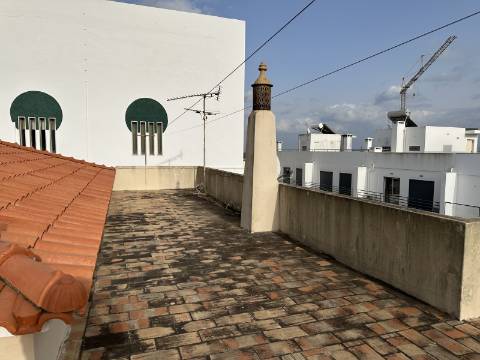 Moradia térrea T3 no centro de Moncarapacho com garagem!