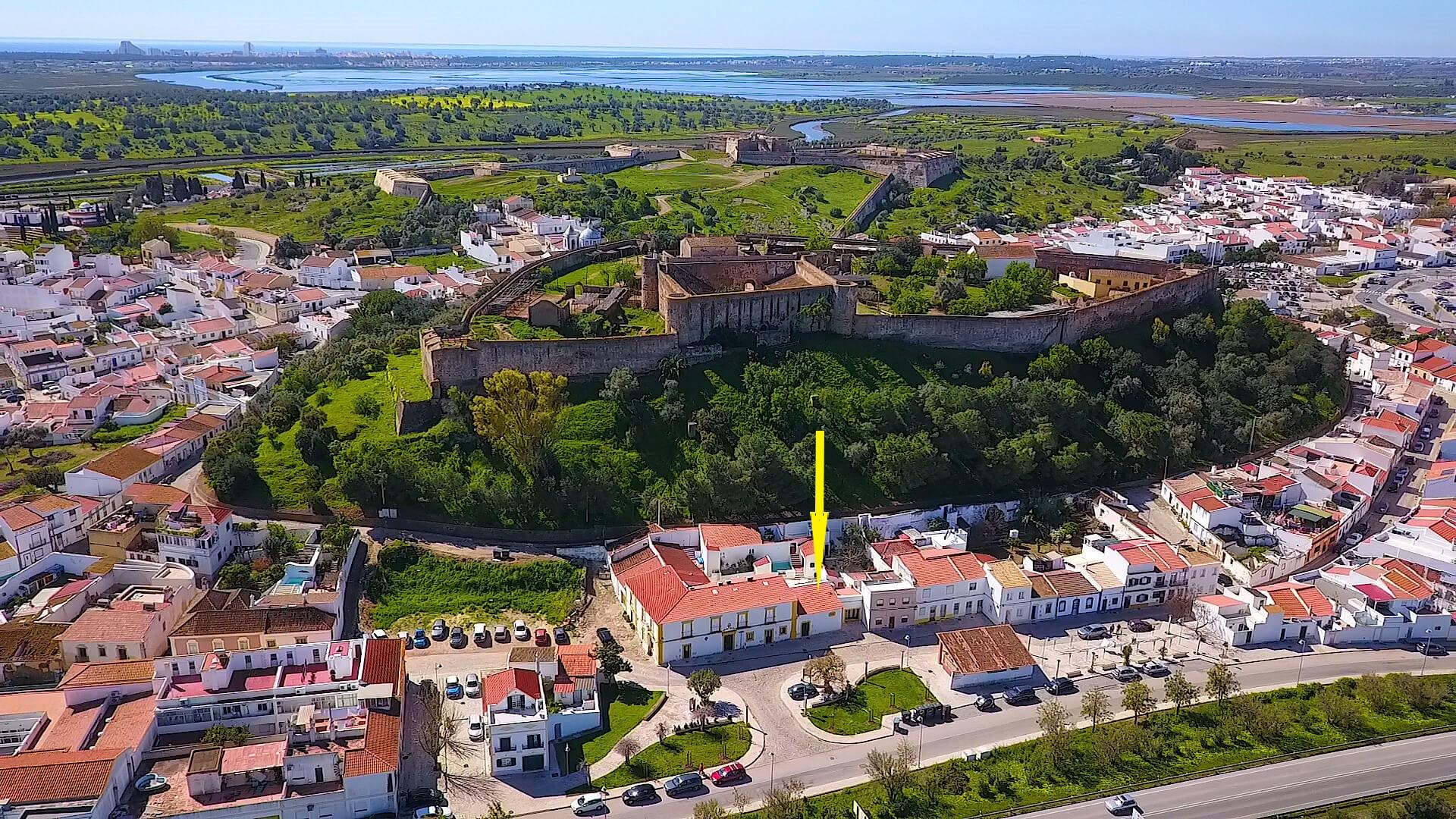 Duplex de Charme em Mosteiro Histórico com Terraço e Vista para o Castelo