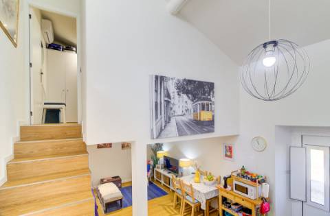 Duplex de Charme em Mosteiro Histórico com Terraço e Vista para o Castelo