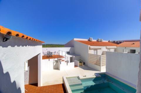 Duplex de Charme em Mosteiro Histórico com Terraço e Vista para o Castelo